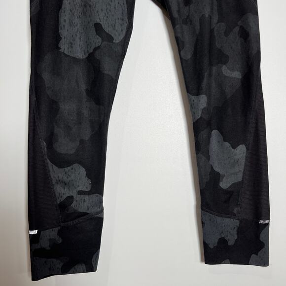 Athleta Black Shadow Camo Relay Leggings SIZE Small Capri Yoga Pants - Picture 10 of 11